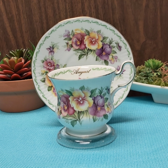 ๐ซ August Pansy Birthday Tea Cup & Saucer - Picture 1 of 11